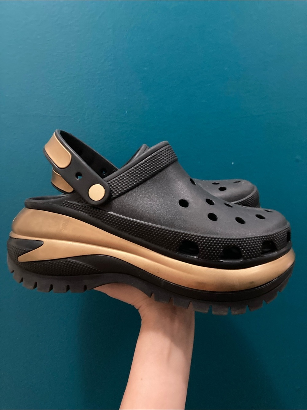 Crocs Mega Crush Metallic Clog Black Gold women’s 10 m8 - Picture 4 of 6